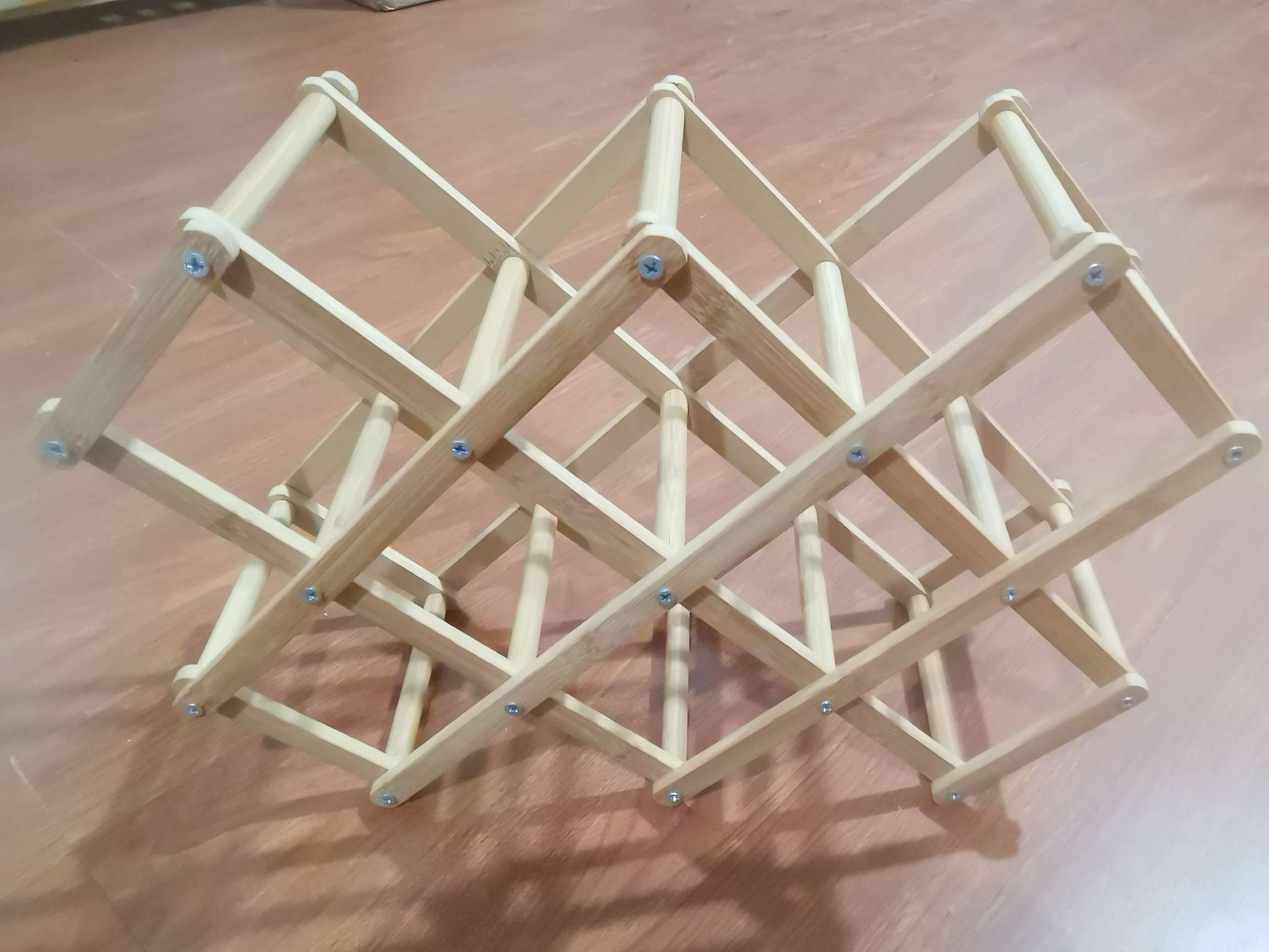 A bamboo wine rack that can be folded and retracted Specification image