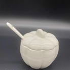 XDS2935263 陶瓷日用南瓜形状小调味罐 白色清装带小勺子