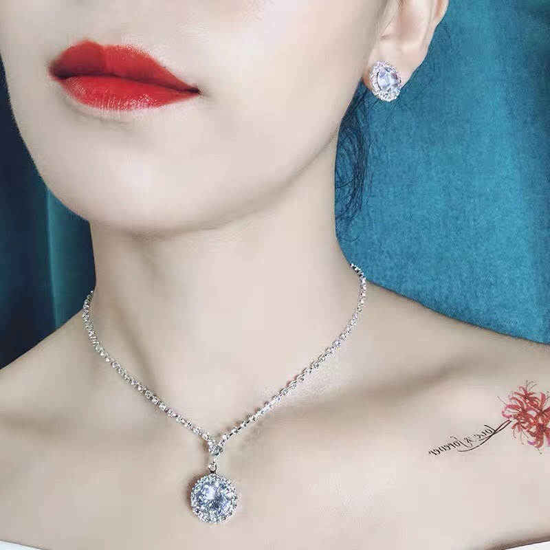 Exquisite super flash crystal necklace Earrings clip set bridal accessories Wedding yarn dress accessories dinner party jewelry