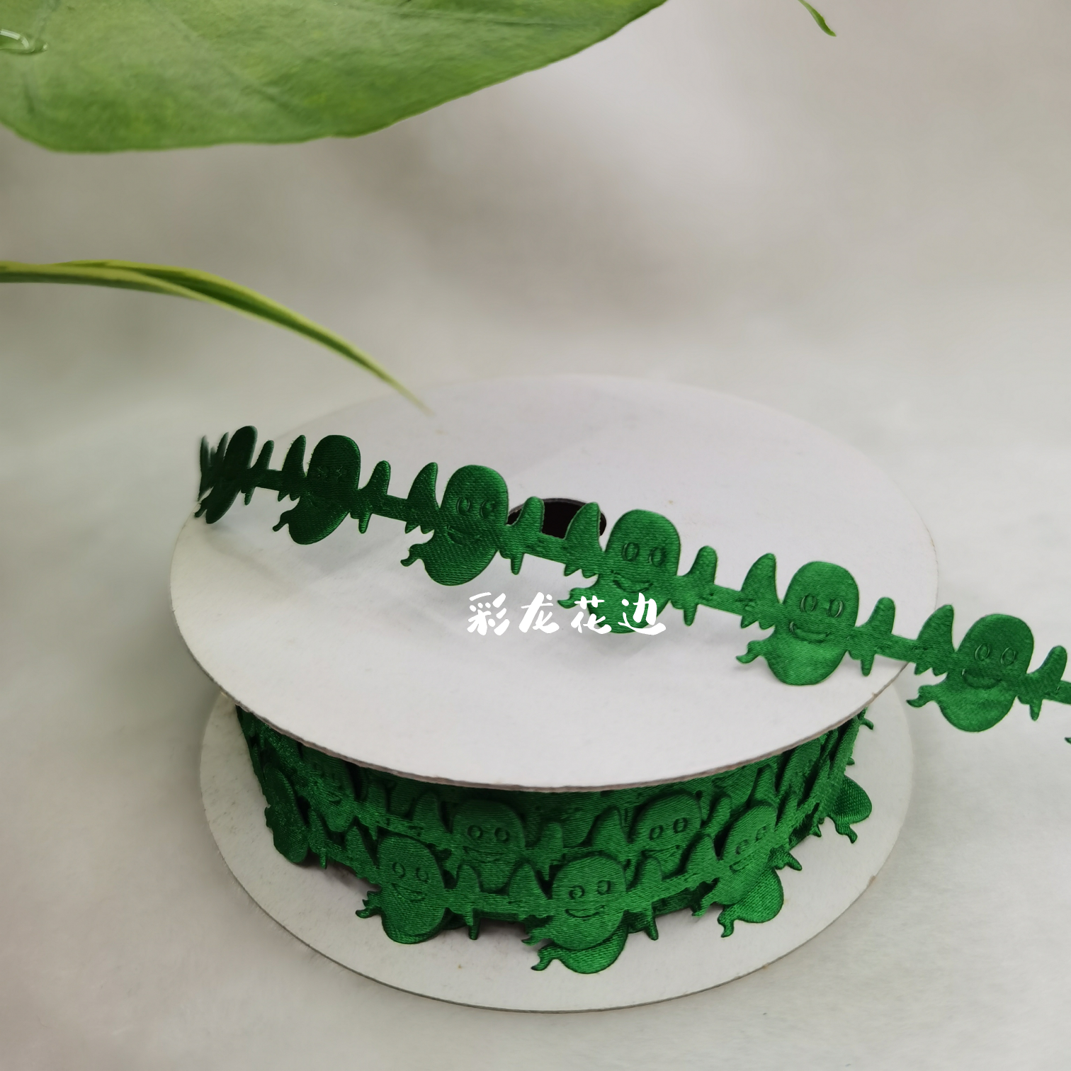 Lace, DIY, Christmas, clothing, accessories, crafts, paper, cards, hats and so on all kinds of factory products can be matched with Lvm full figure