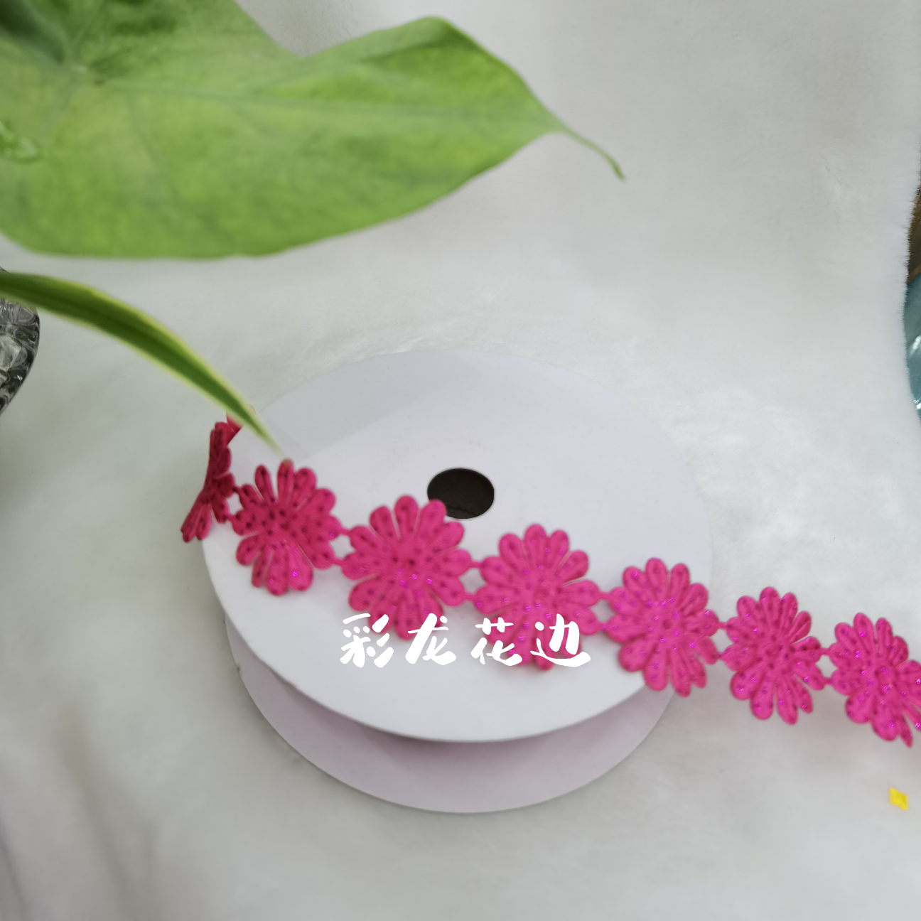 Lace, DIY, Christmas, clothing, accessories, crafts, paper, cards, hats and other factory products can be matched with Ldu