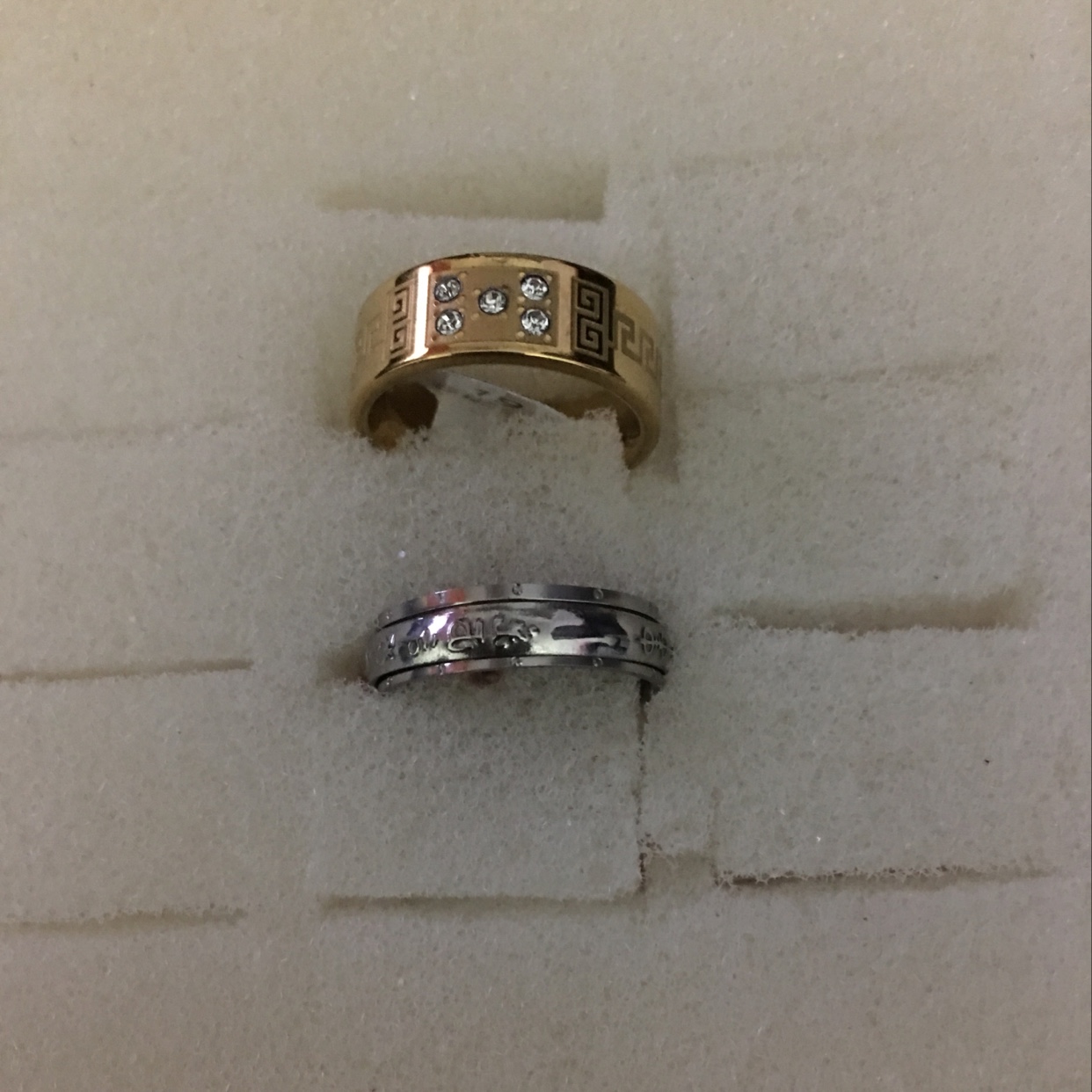 两个情侣套装组合搭配设计风格独特魅力时尚潮流休闲大方百搭经典