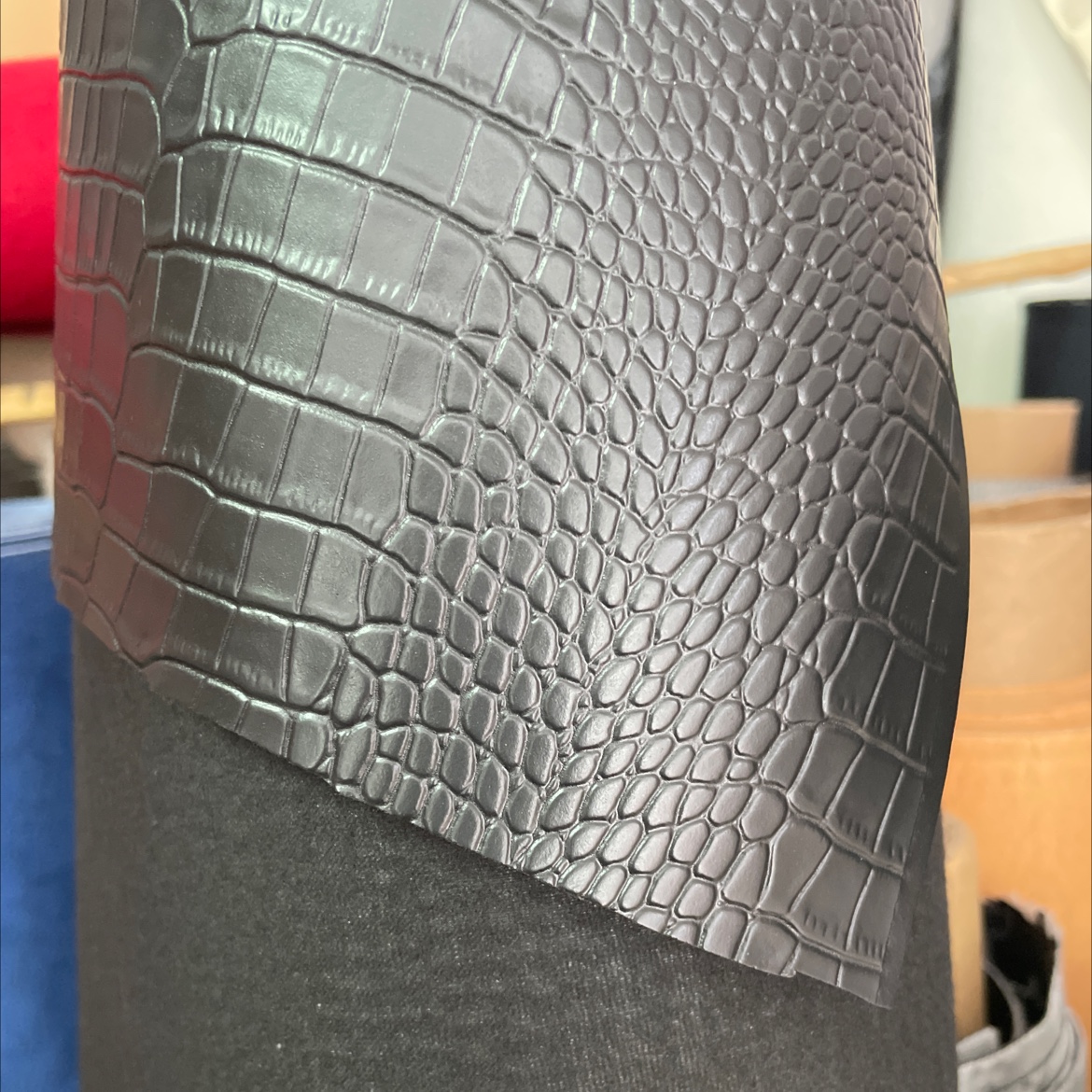 Crocodile pattern leather fabric bags, sofas, shoe materials, belts, accessories, black EY002 Specification image