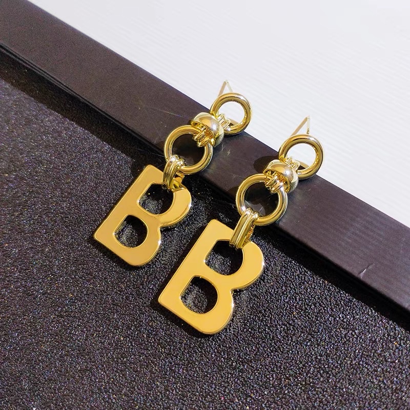Exaggerated and grand letter earrings, 2021 new trendy Korean style earrings, design sense, individual and fashionable earrings details Picture