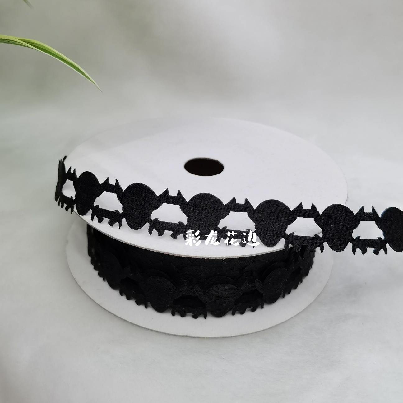 Lace, DIY, Christmas, clothing, accessories, crafts, paper, cards, hats and many other factory products can be matched with Lcgh full figure