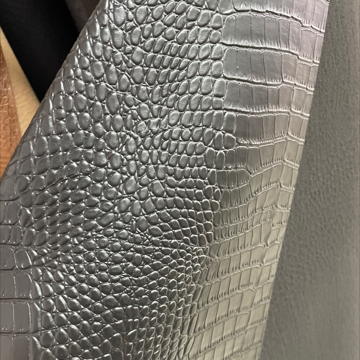 3006鳄鱼纹厂家直销热销新款   PVC皮革大量现货高中低档箱包沙发鞋材面料详情图3
