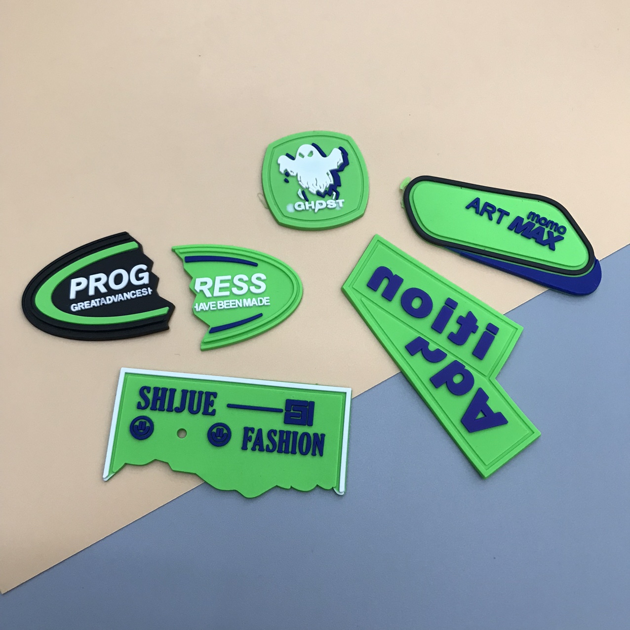 Drip plastic labels for clothing accessories and accessories