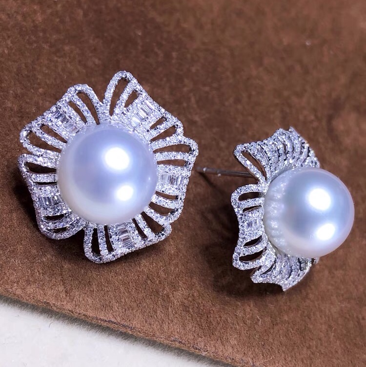 White pearl earrings flower luxury fashion intellectual diamond pearl send girlfriend birthday gift