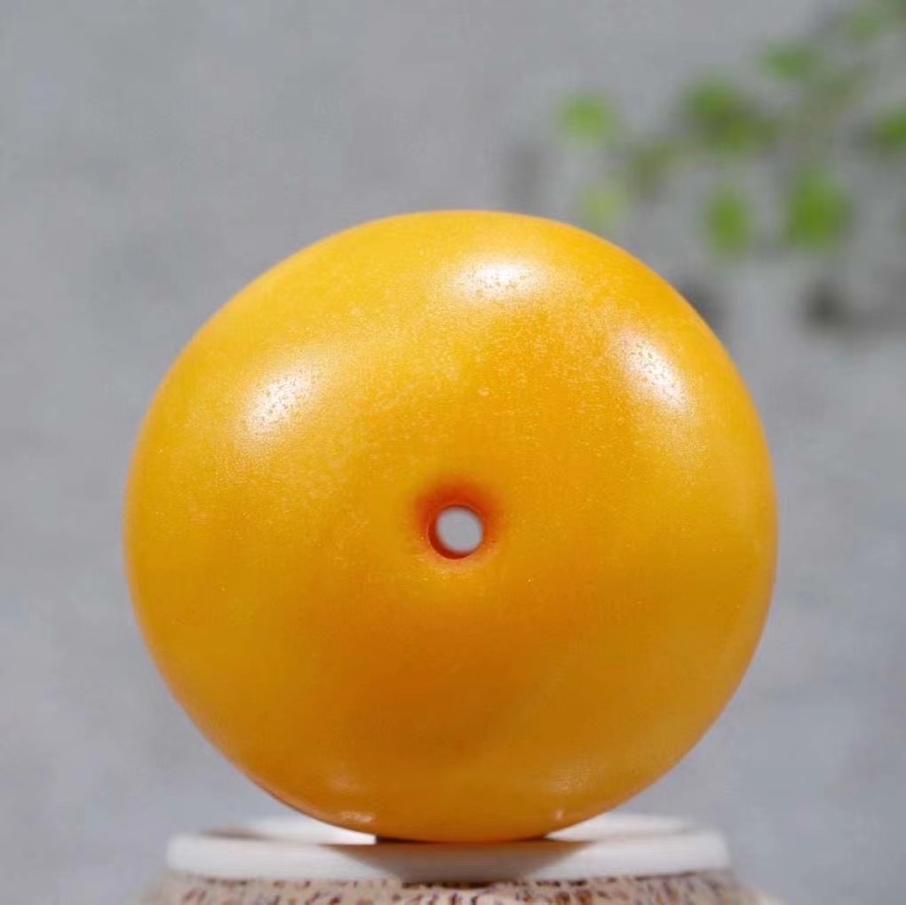 Old amber Button 2 detail image 1