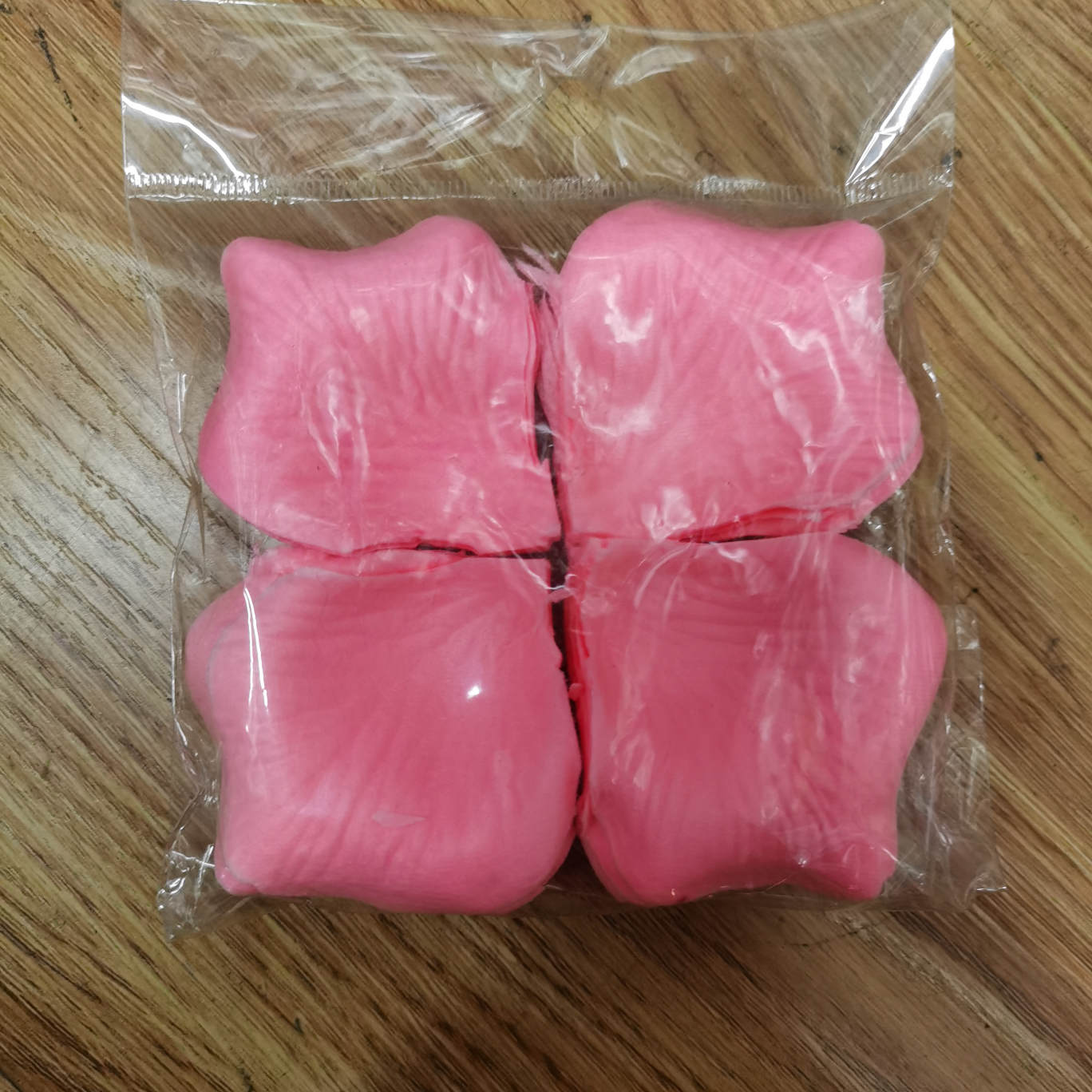 TH-4: Factory direct sales, non-woven fabric rose petals, used for wedding decoration. (Peach pink