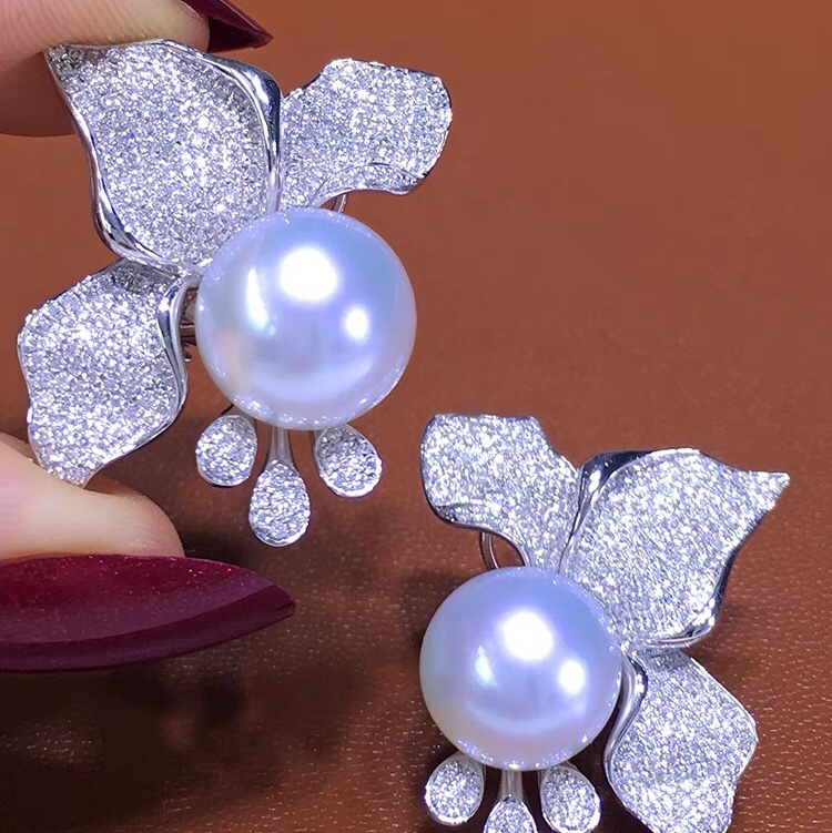 White pearl diamond earring girl