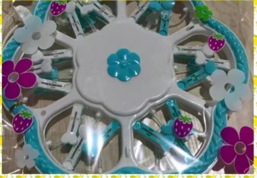 18-head sock clips in 4 colors mixed together detail image 1