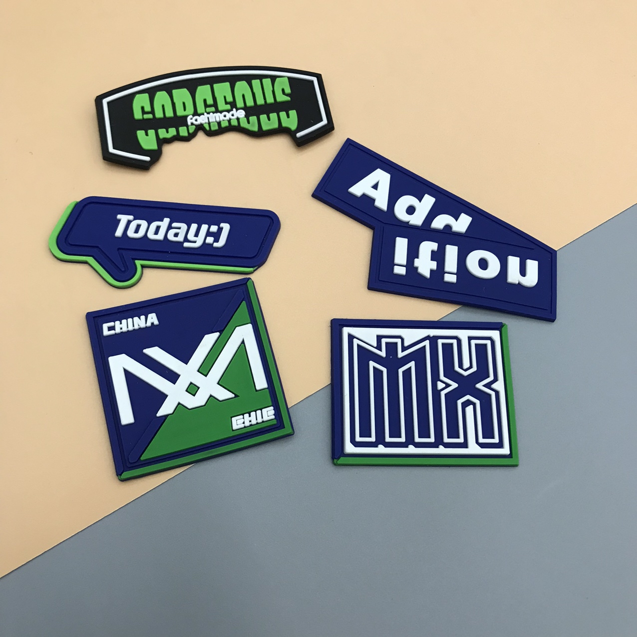 Plastic drip labels for clothing accessories, shoes, hats, bags and luggage decoration