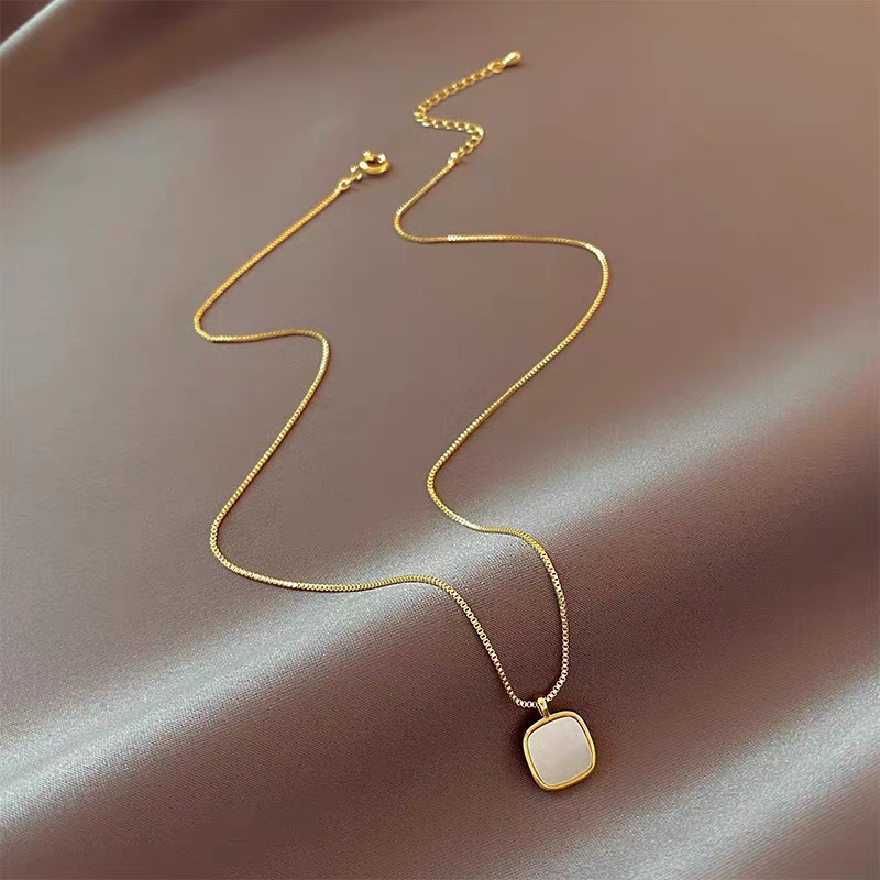 Jinglei temperament mother shell pendant necklace female light luxury niche 2021 new design sense simple everything lock thumbnail