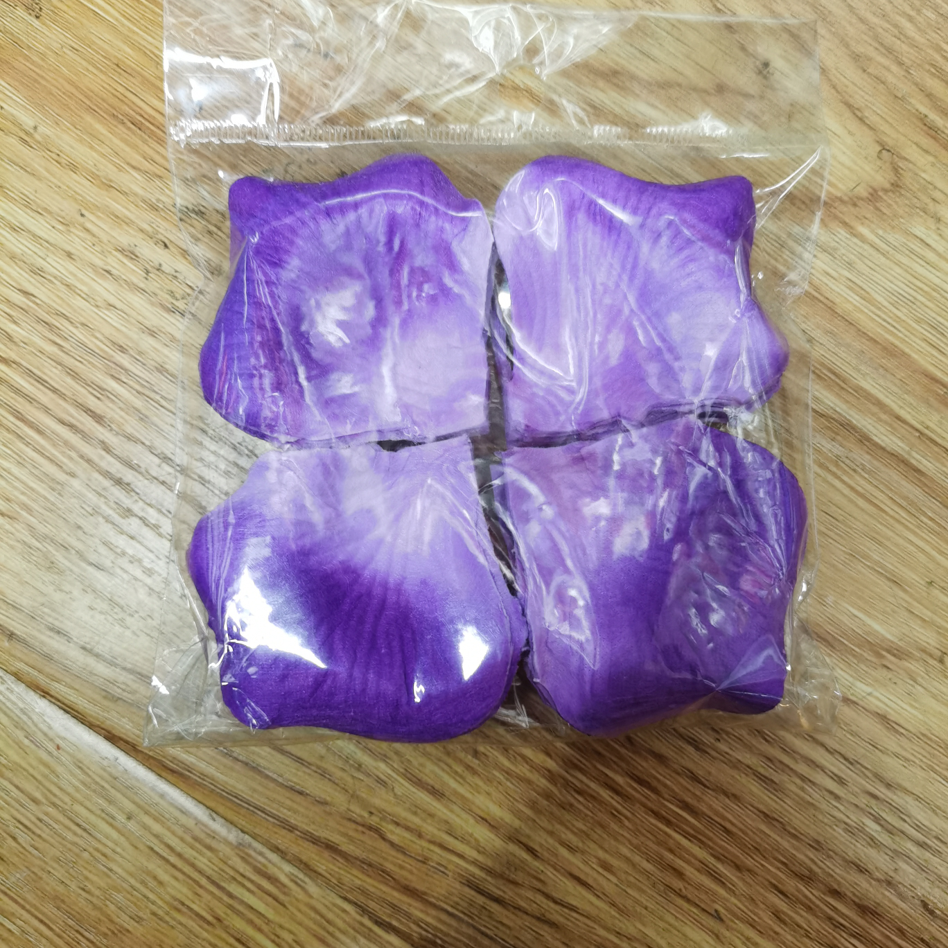 TH-4: Factory direct sales, non-woven fabric rose petals, used for wedding decoration. (Purple
