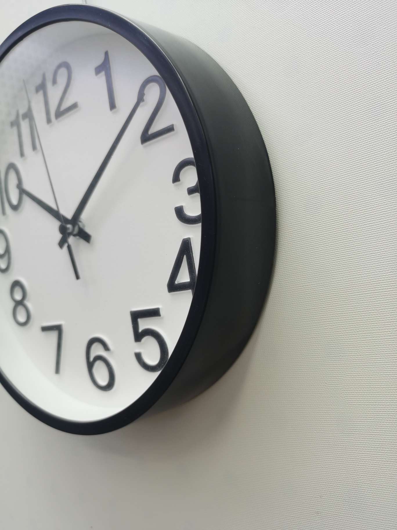 A 20CM three-dimensional wall clock Specification image