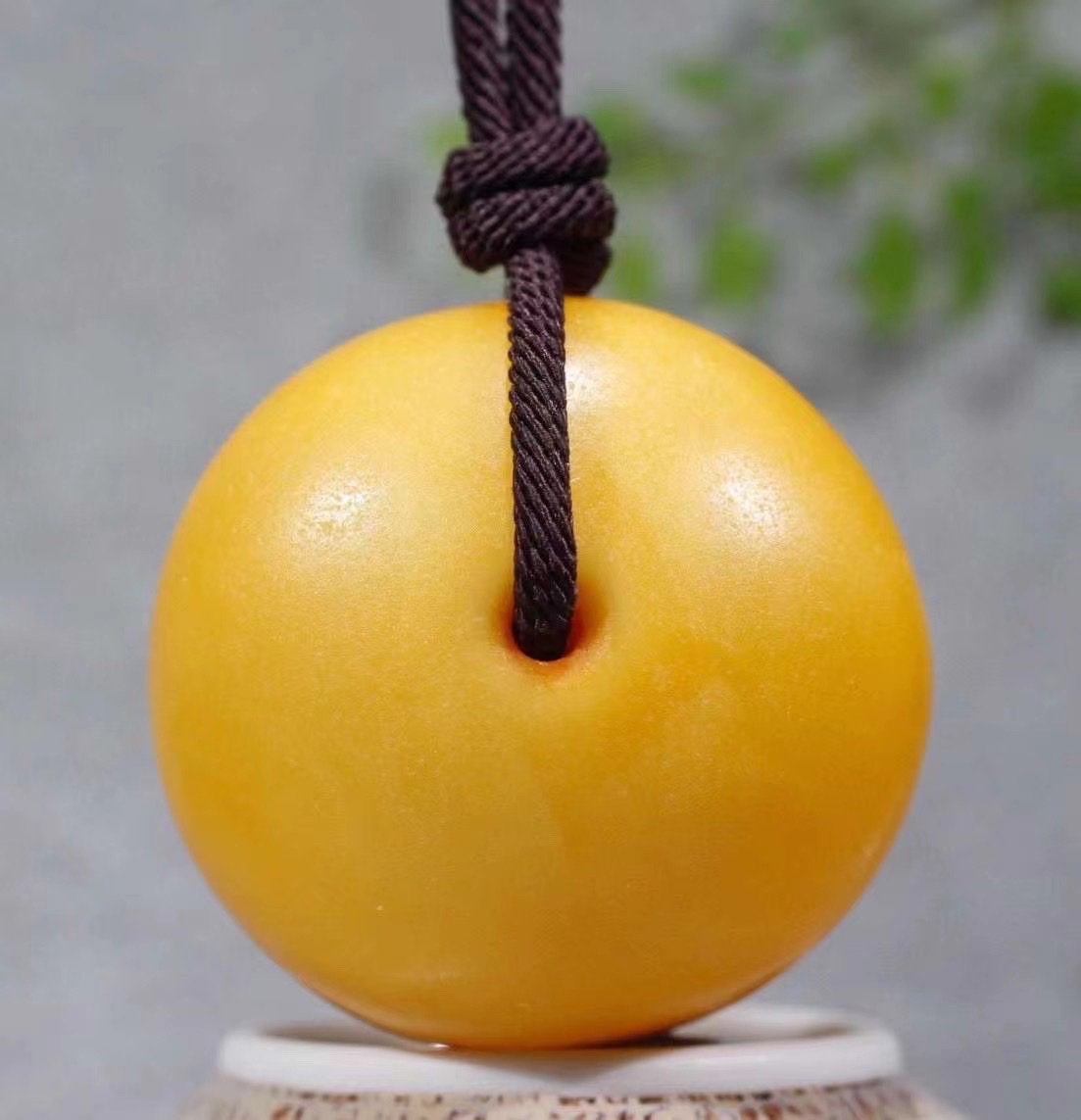 Old amber Button 2 details Picture