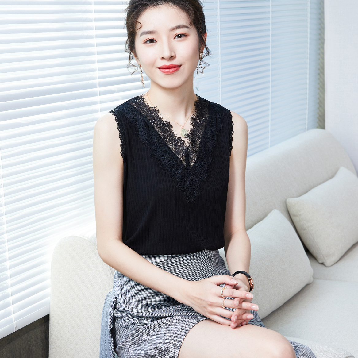 Summer halter top for women, outerwear top with base layer shirt, suit, popular ice silk small halter top, beautiful back, white and black 5