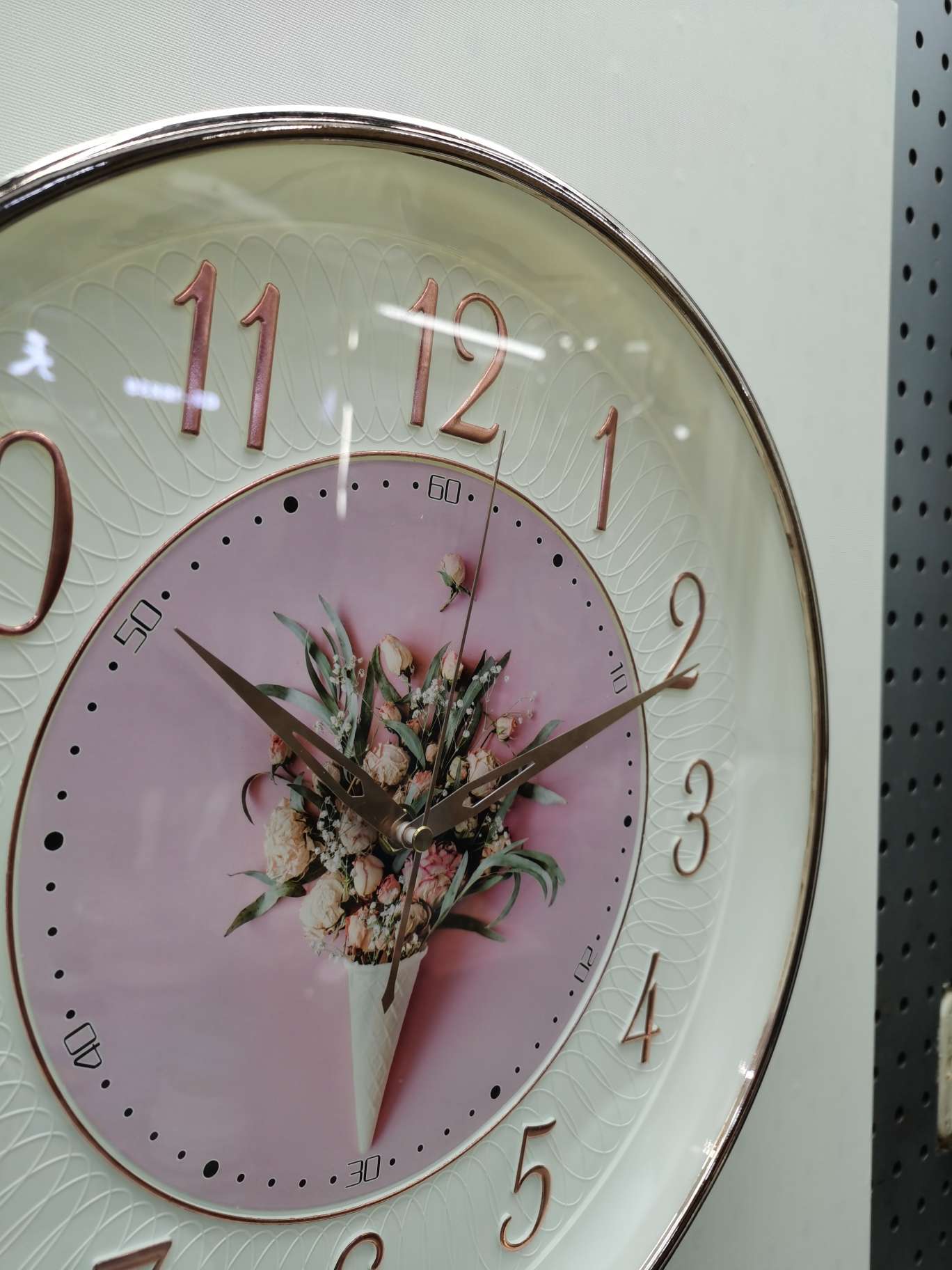 Circular wall clock Application Scenario