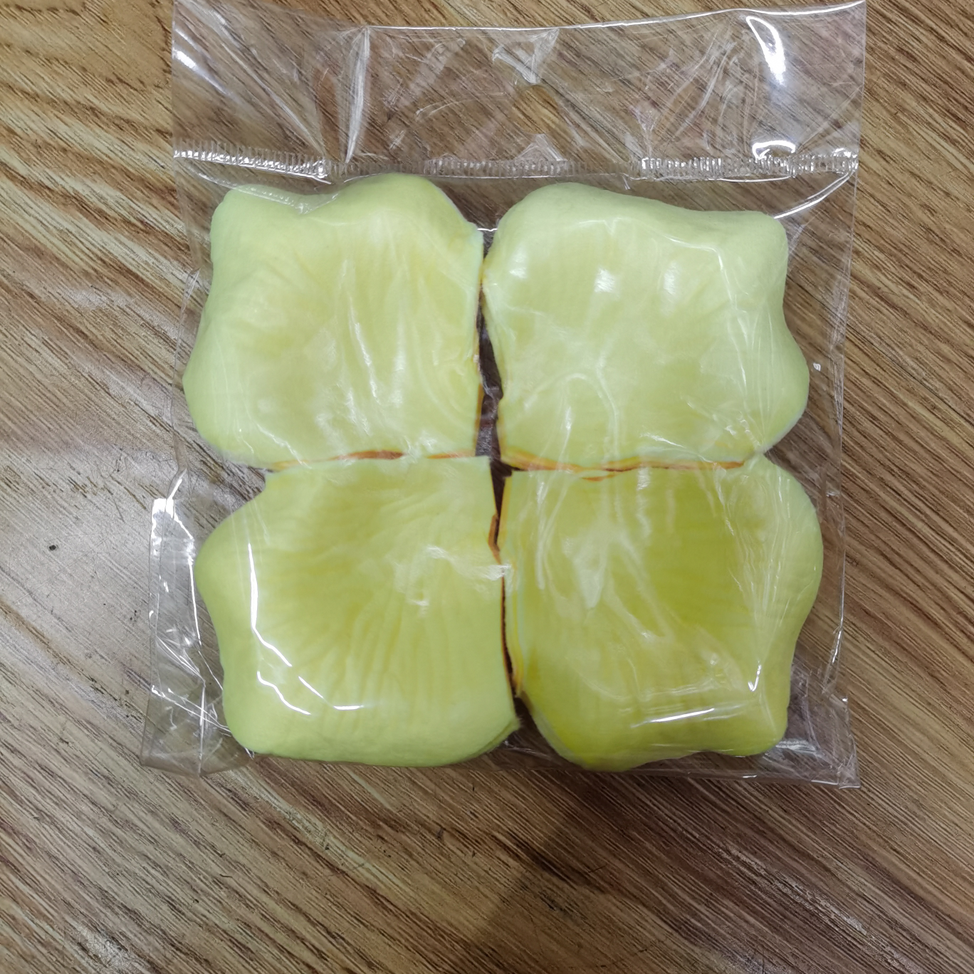 TH-4: Factory direct sales, non-woven fabric rose petals, used for wedding decoration. (Yellow