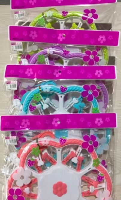 18-head sock clips in 4 colors mixed together detail image 3