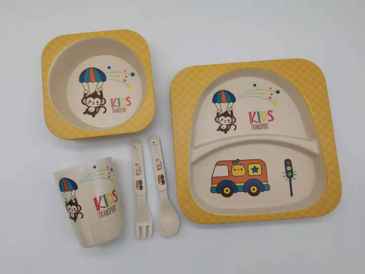 竹纤维儿童餐具，环保卡通餐具可爱餐具白底实物图