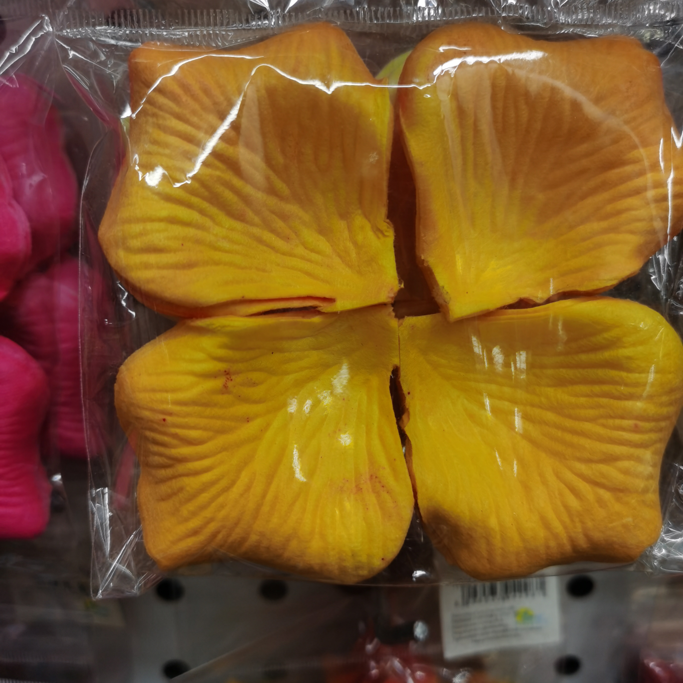 TH-4: Factory direct sales, non-woven fabric rose petals, used for wedding decoration. (Golden yellow