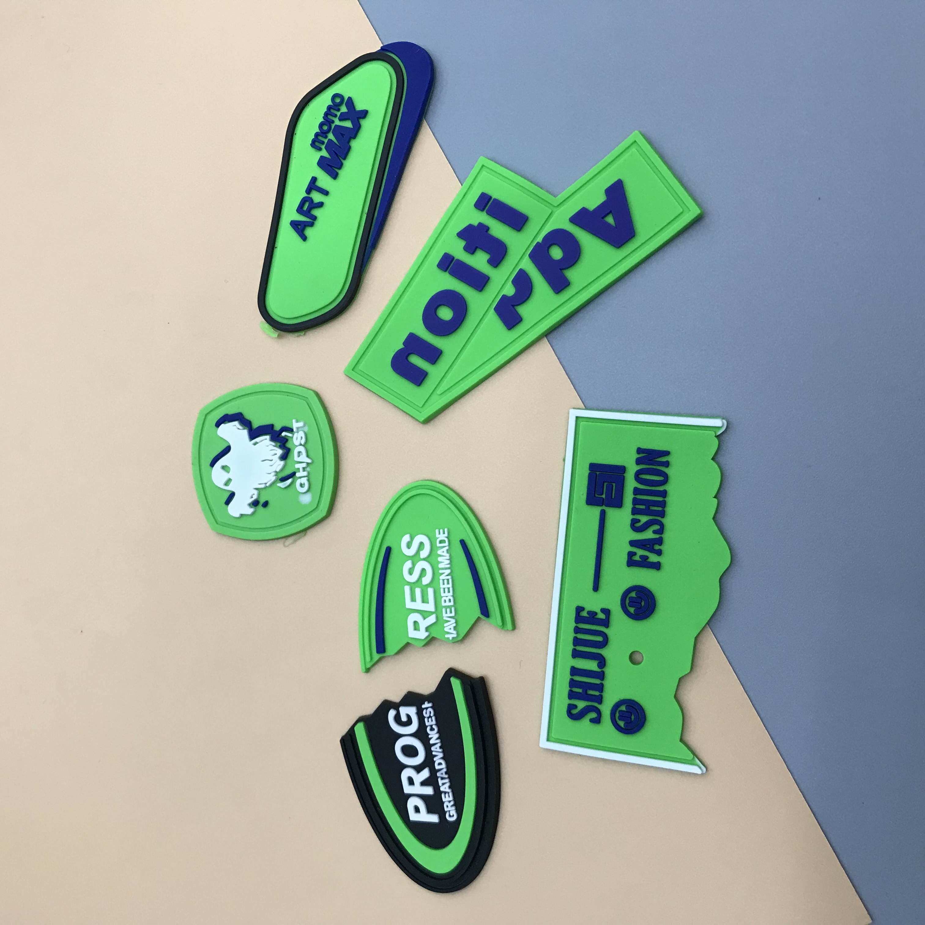 Drip plastic labels for clothing accessories and accessories detail image 3