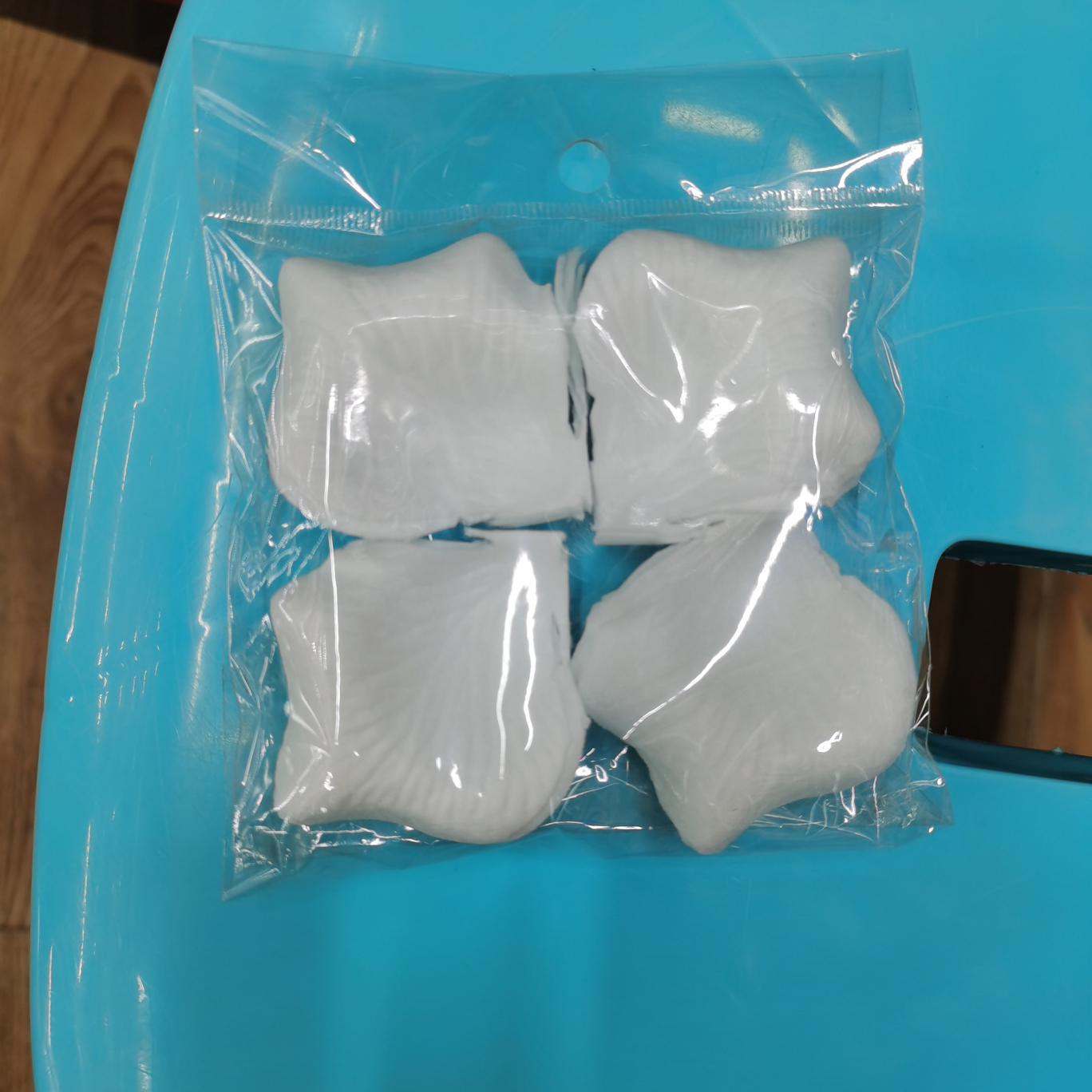 TH-4: Factory direct sales, non-woven fabric rose petals, used for wedding decoration. (White) 11