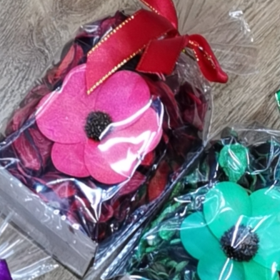 TH-6: Item Number: 120 grams with flowers, Dry floral fragrance Packet (bright red)