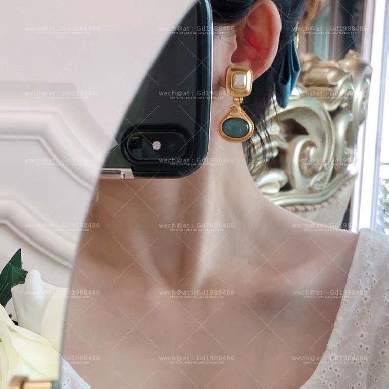 Vintage personalized and fashionable ear clips for women's new arrivals with free shipping. Versatile Japanese, Korean, and vintage jewelry for elegant and stylish ladies. Simple and fashionable, exuding the charm of a lady detail image 2
