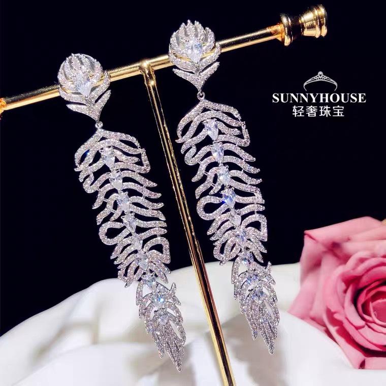 Vintage personalized and fashionable ear clips for women, new free shipping, Japanese and Korean vintage, versatile, elegant and stylish jewelry for socialite, simple and elegant