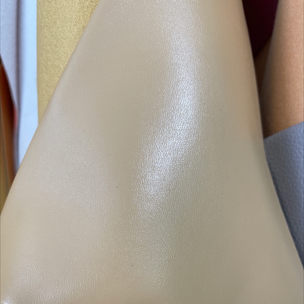 Fine grain leather fabric bags, sofas, shoe materials, belts, accessories, eco-friendly apricot color ck031 Application Scenario