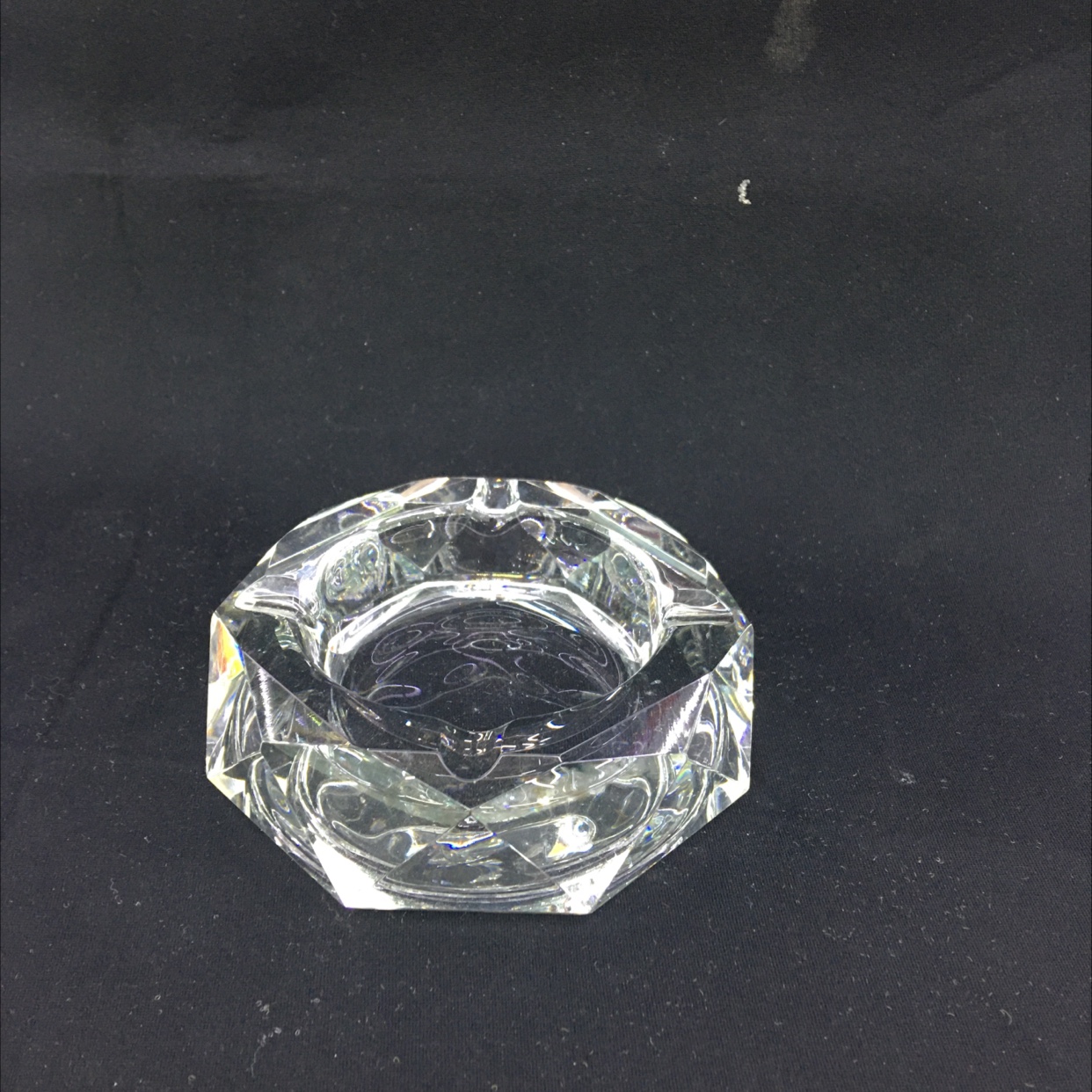 国际商贸城以斯帖水晶D区三楼二街7864摊位 水晶工艺品烟灰缸A100
