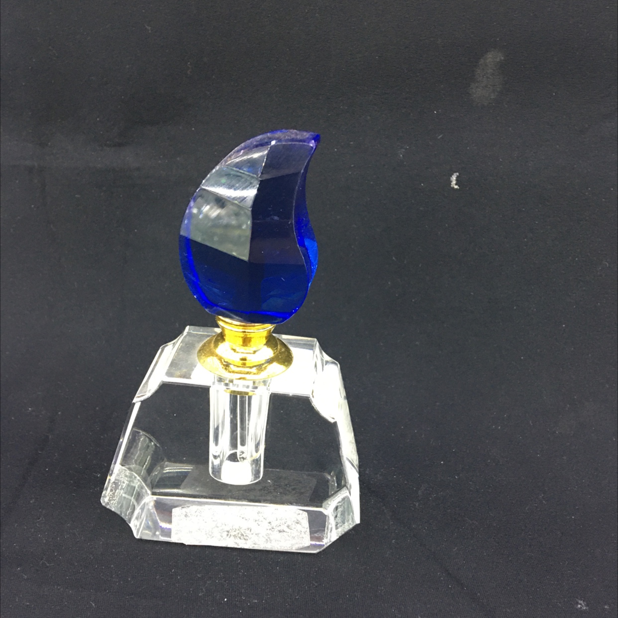 国际商贸城以斯帖水晶D区三楼二街7864摊位 水晶工艺品香水瓶A94