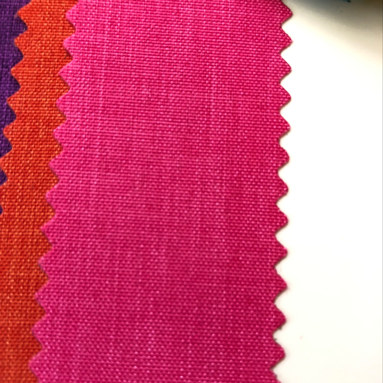 Y18玫红阳离子pu