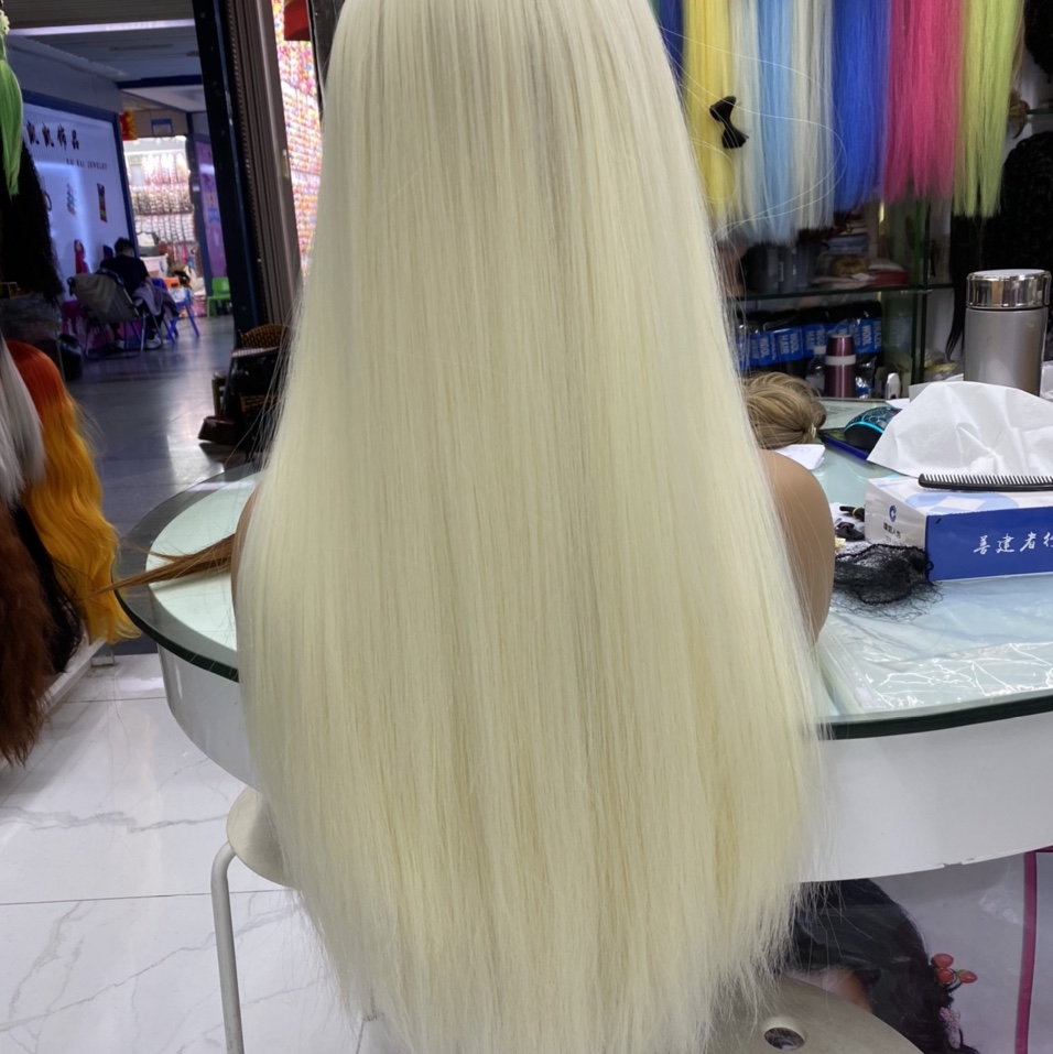 A light-colored hair cover Application Scenario