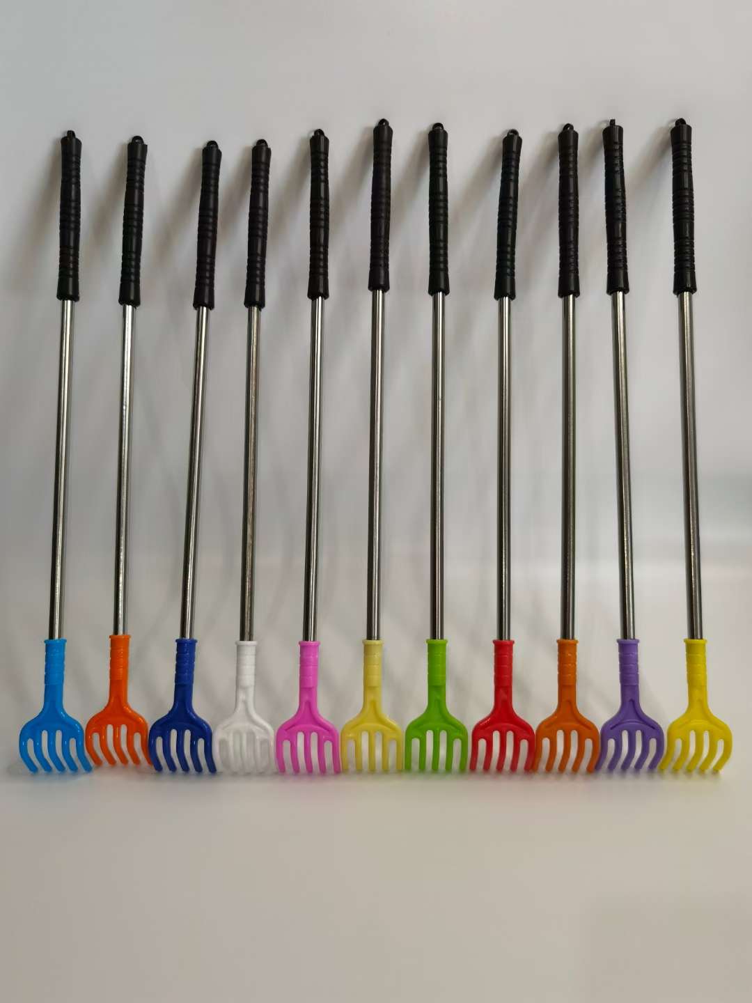 The black-handled back scratcher doesn't require someone to scratch the itch detail image 1