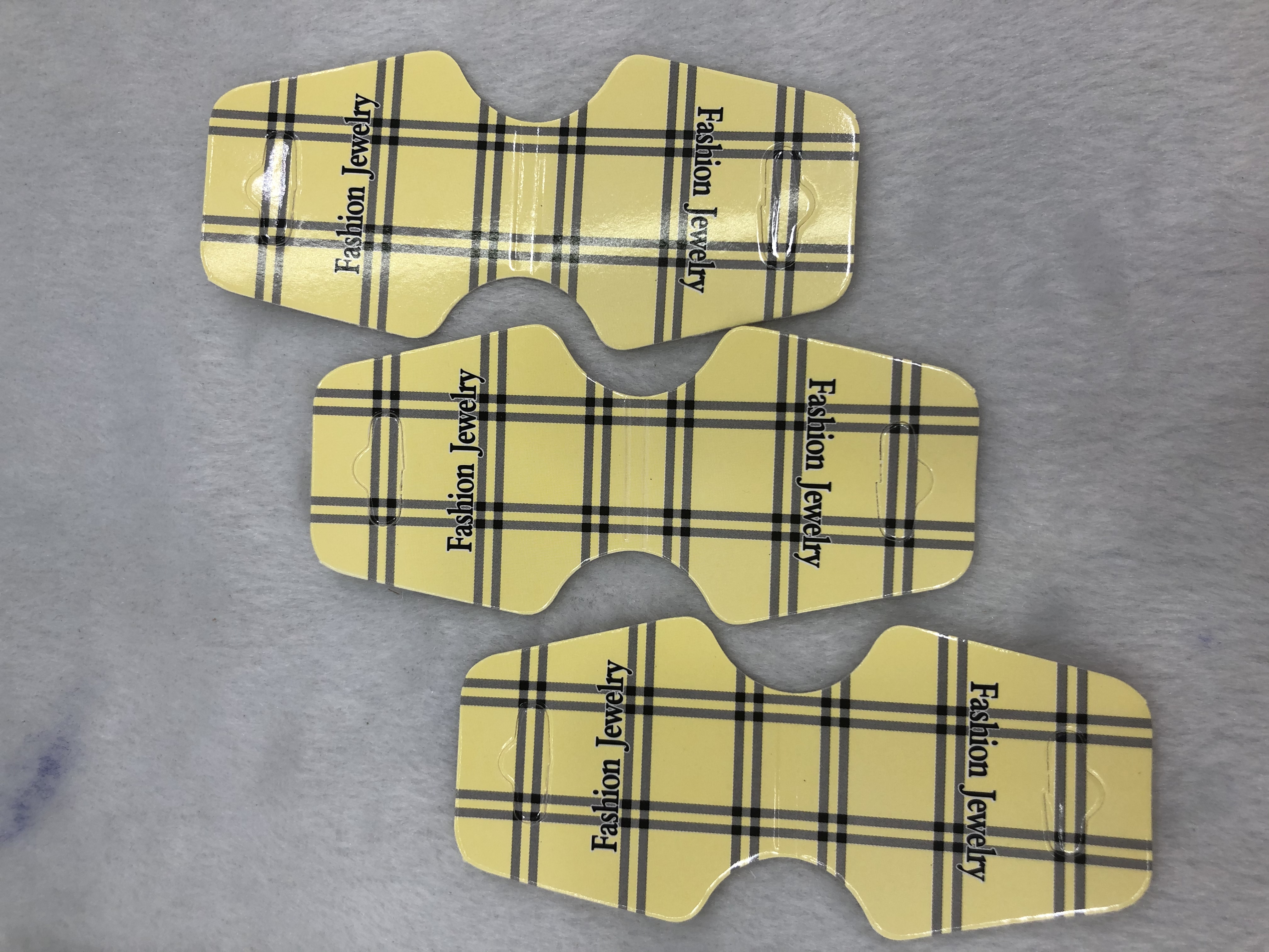 46*102印黄色方格350克白卡印刷正面腹亮膜详情3