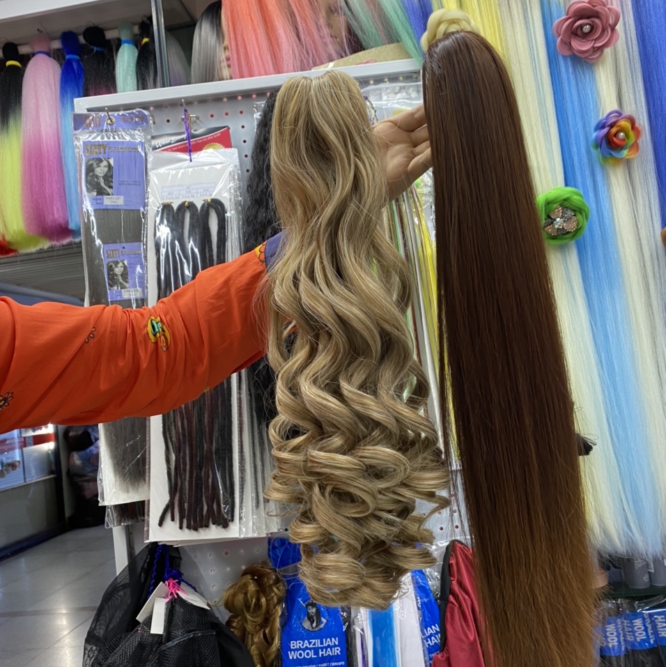 A light-colored hair cover Item Picture