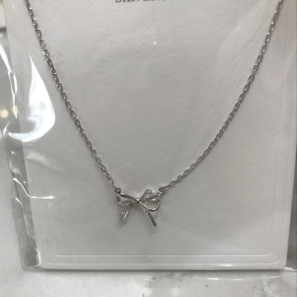蝴蝶结。
