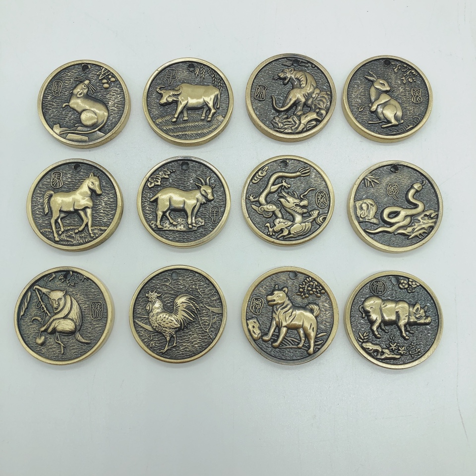 地摊货批发 黄铜材质十二生肖八卦钥匙扣吊坠