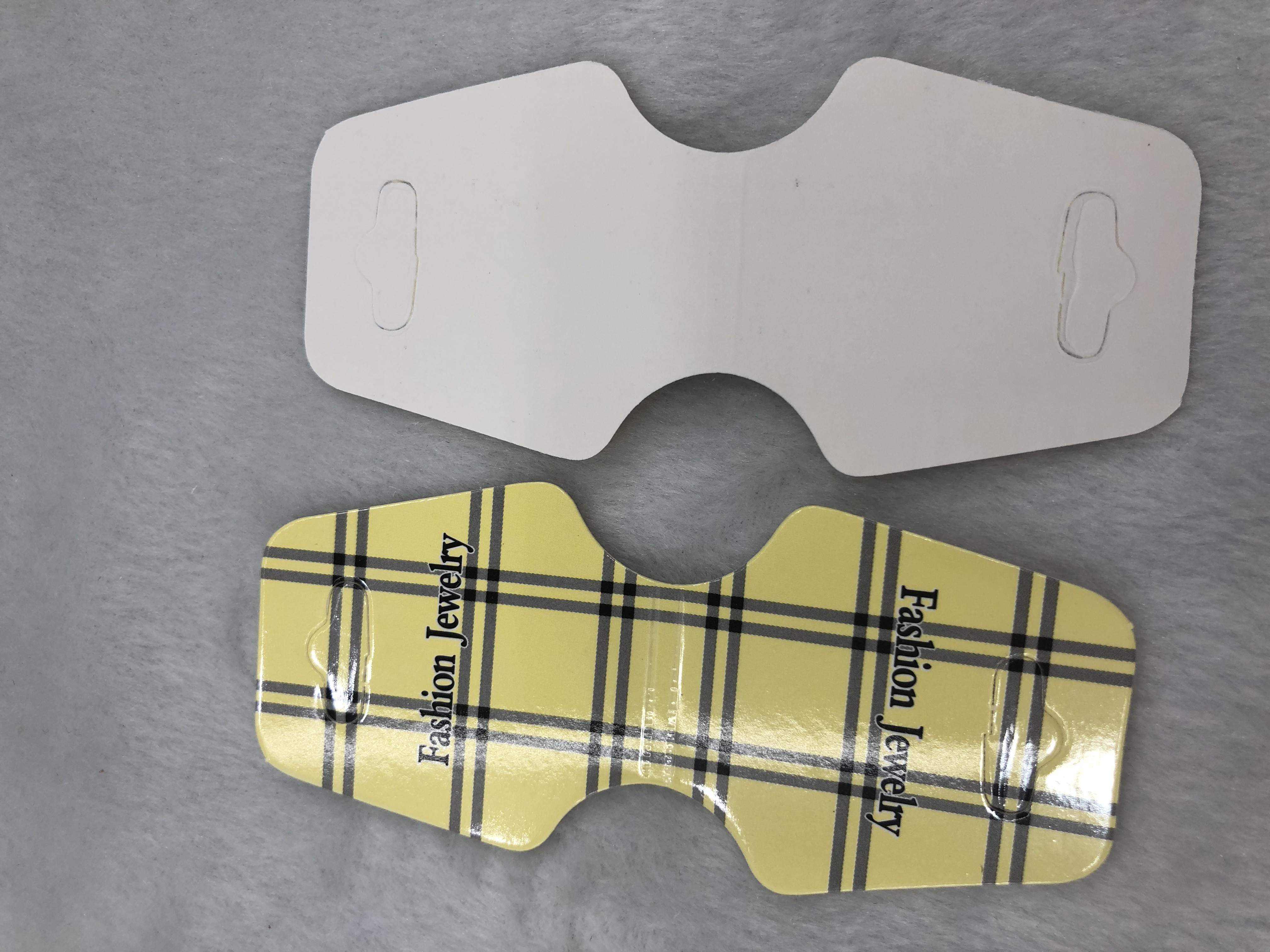 46*102印黄色方格350克白卡印刷正面腹亮膜详情2