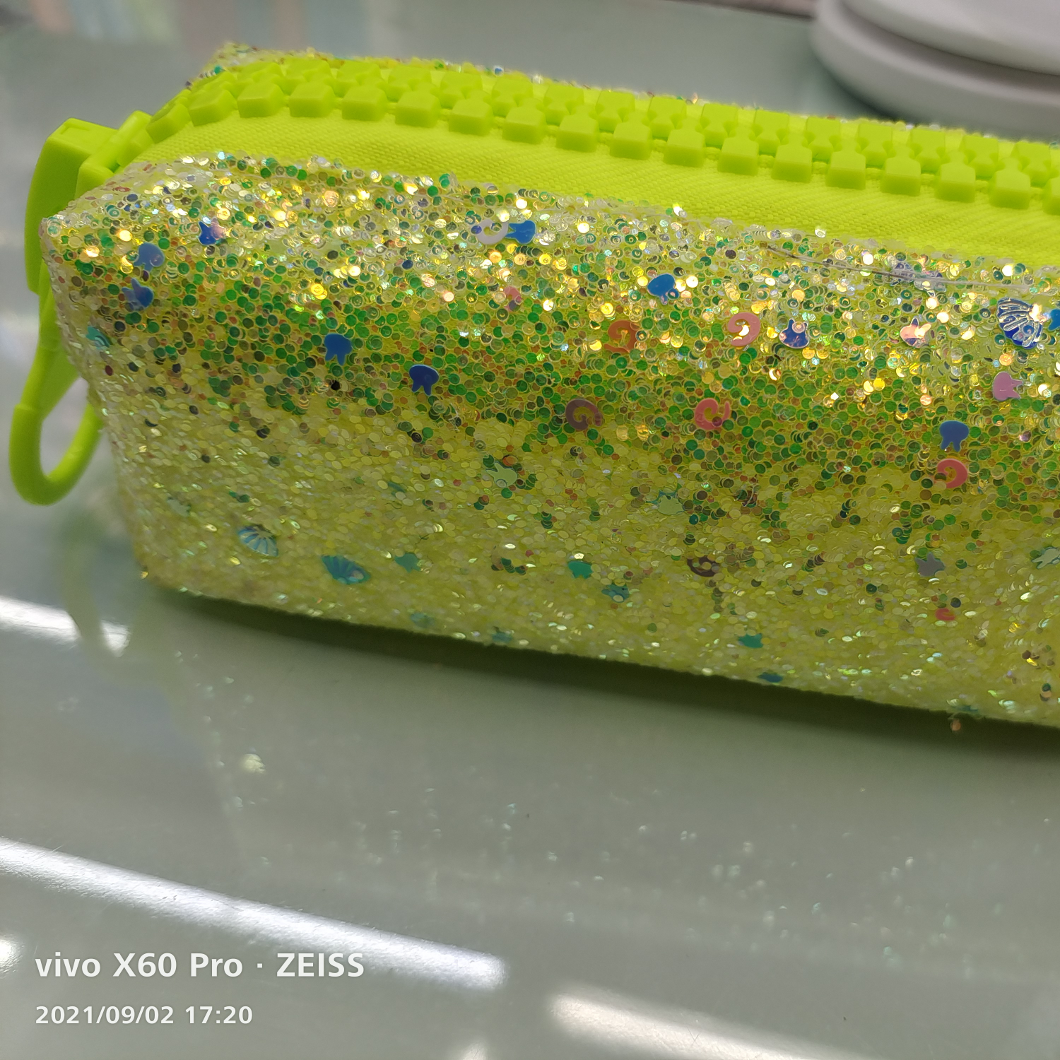 5689镭射亮片粗拉链笔袋化妆包时尚化妆袋收纳袋