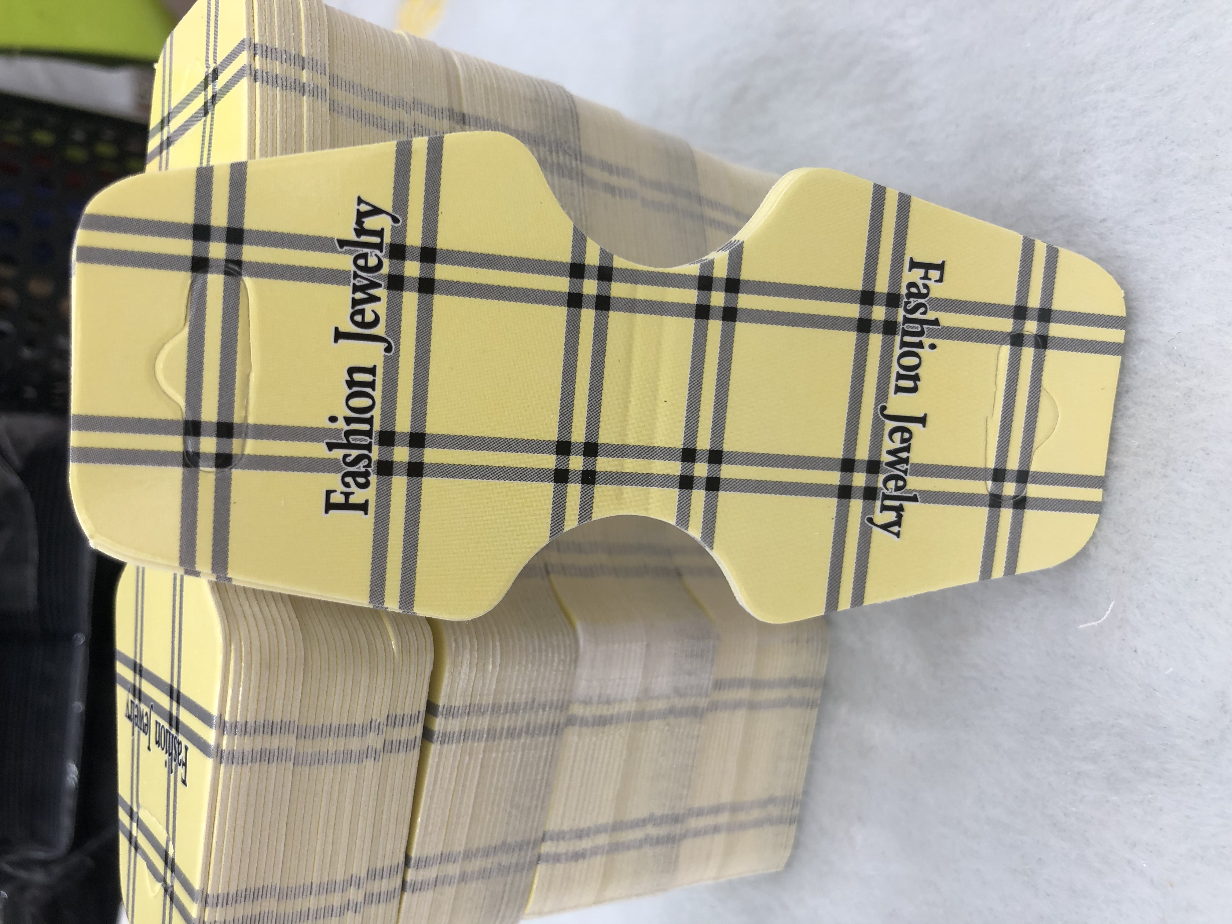 46*102印黄色方格350克白卡印刷正面腹亮膜详情4