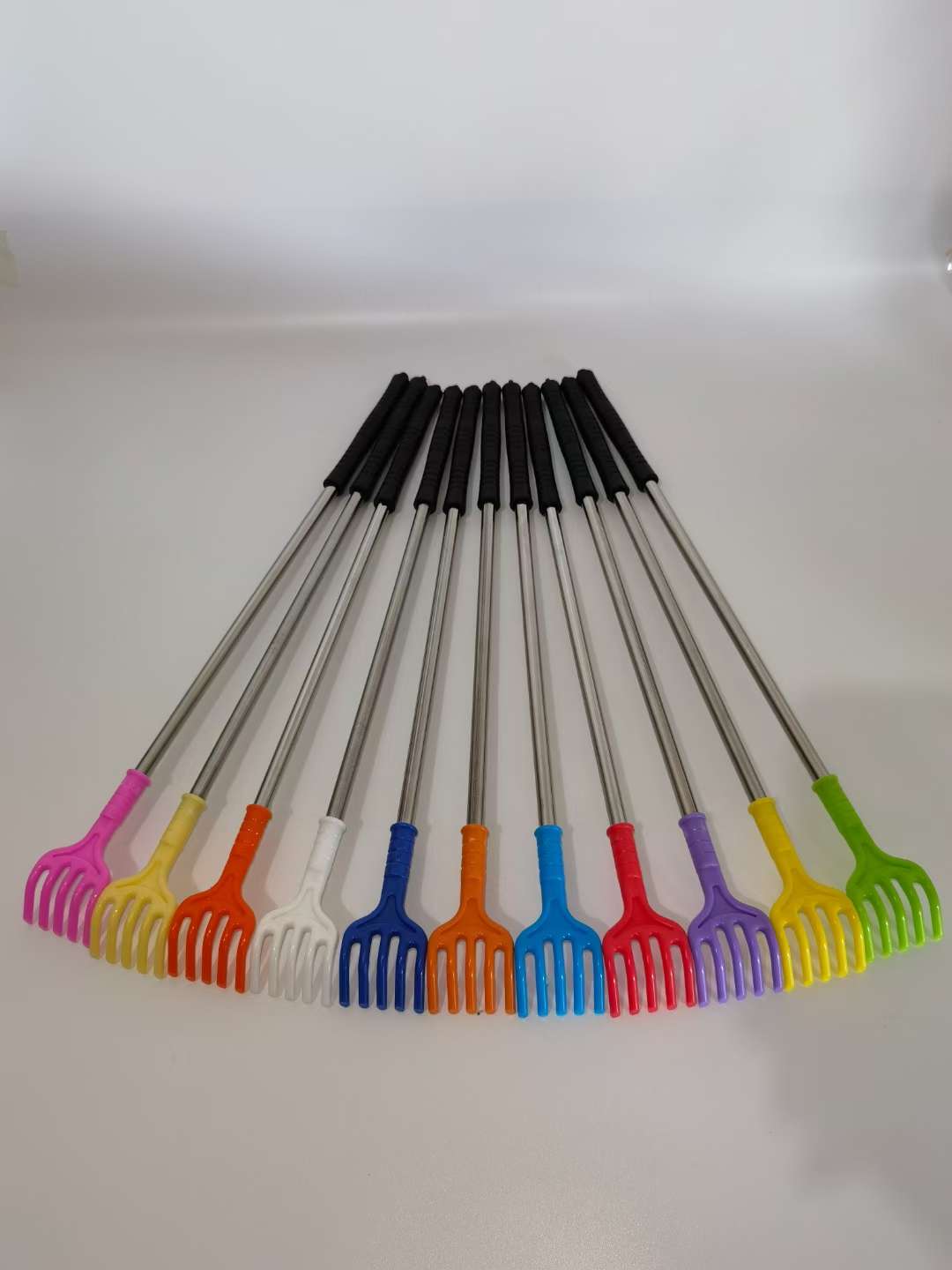 The black-handled back scratcher doesn't require someone to scratch the itch detail image 2