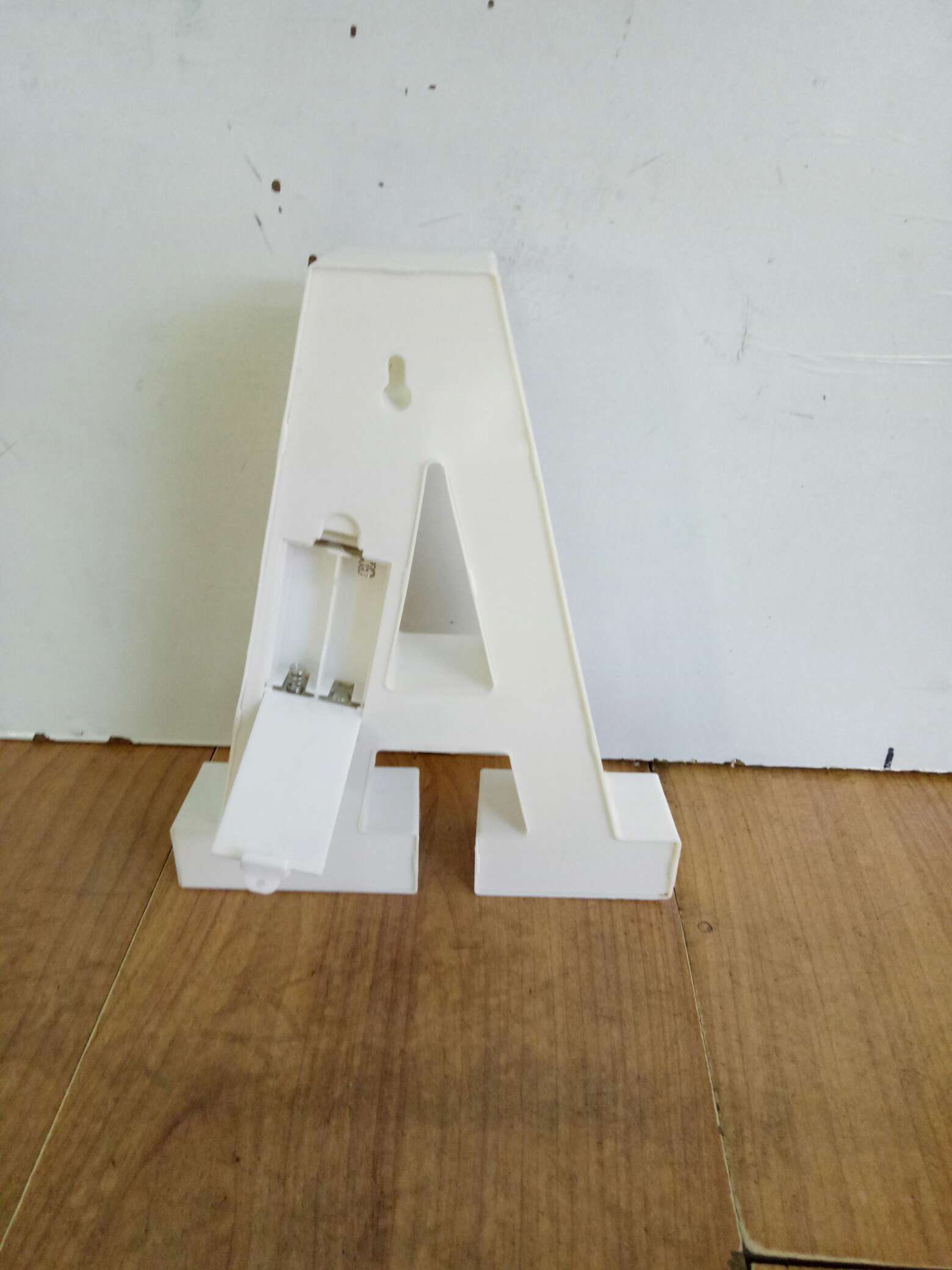 21.8 cm white A-letter lamp Application Scenario