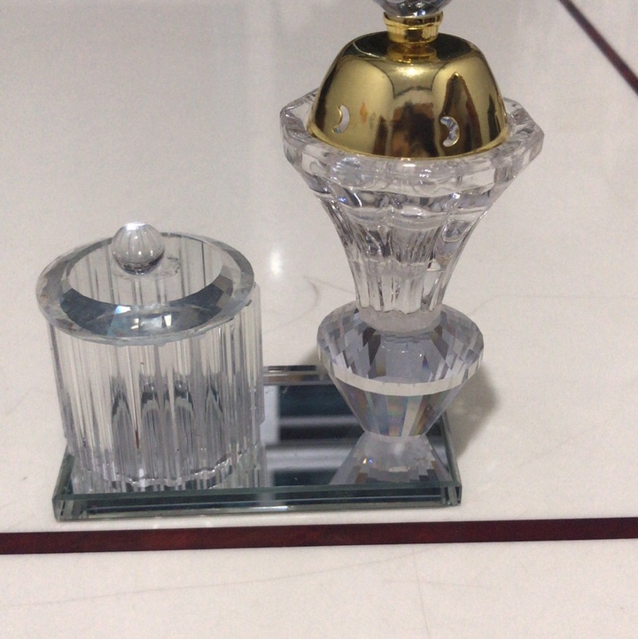 两件套，国际商贸城D区三楼7970摊位美龙水晶四街