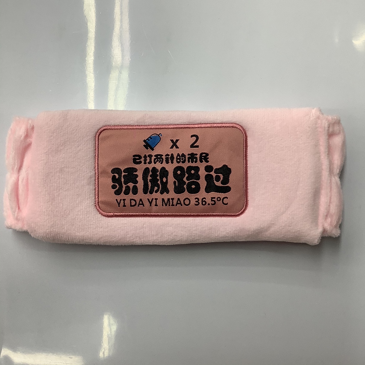 Chao Yu Proudly passed by to wash her face and tie up her hair band