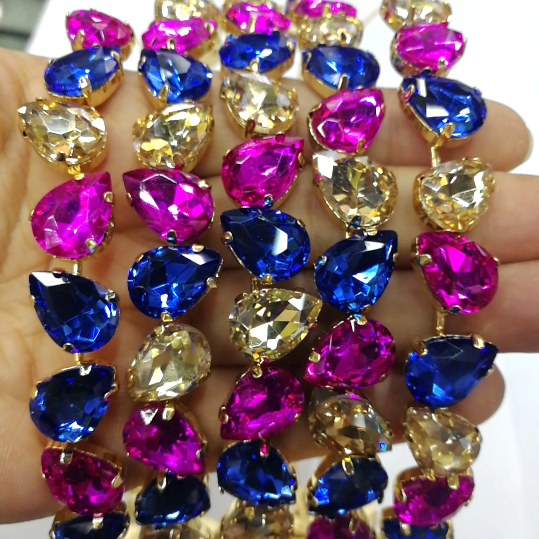 Yiwu International Trade City Chaoxia Diamond Jewelry's best-selling hair band, a classic Korean-style fashion with a high-end style